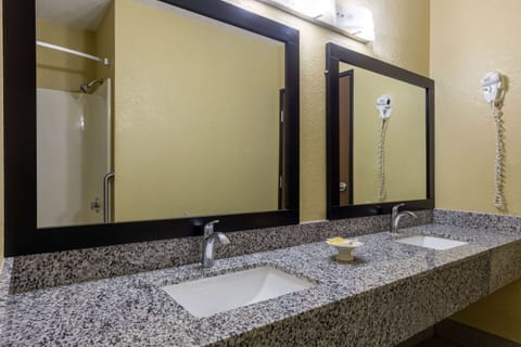 Studio Suite, 1 King Bed, Non Smoking | Desk, free cribs/infant beds, rollaway beds, free WiFi