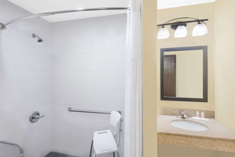 Combined shower/tub, deep soaking tub, free toiletries, hair dryer