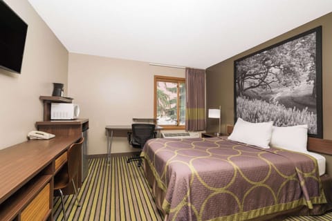 Desk, cribs/infant beds, rollaway beds, free WiFi