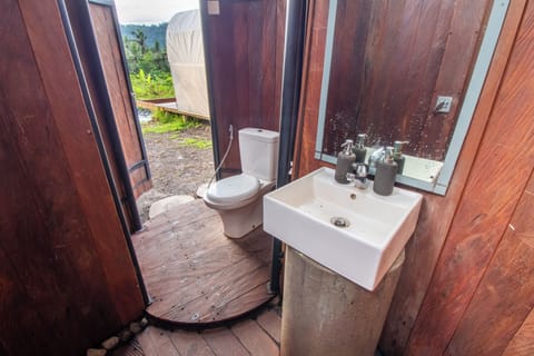 Deluxe Glamping Hammock | Bathroom | Shower, rainfall showerhead