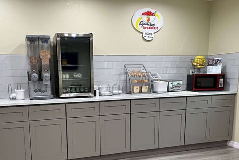 Free daily continental breakfast