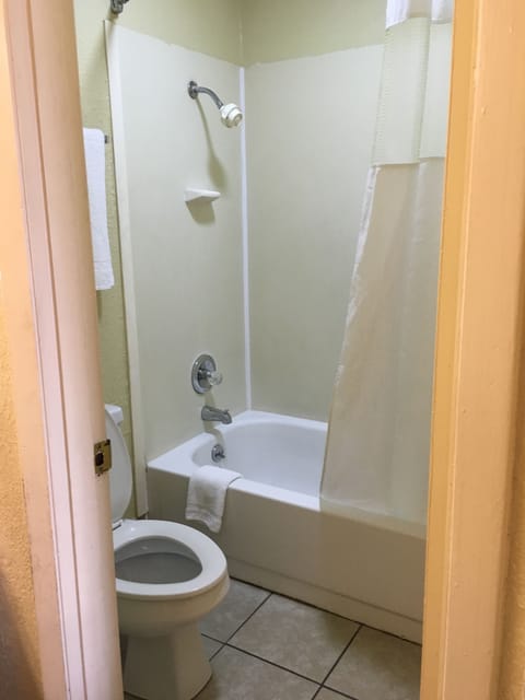 Shower, free toiletries, towels