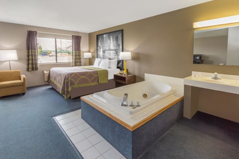 Deluxe Studio Suite, 1 King Bed, Non Smoking | Desk, blackout drapes, iron/ironing board, free WiFi