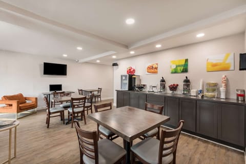Free continental breakfast
