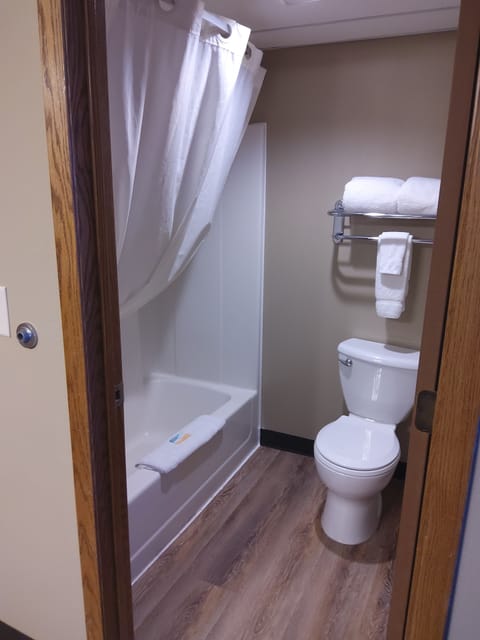 Combined shower/tub, deep soaking tub, free toiletries, hair dryer