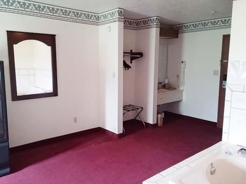 Suite | Desk, free WiFi, bed sheets