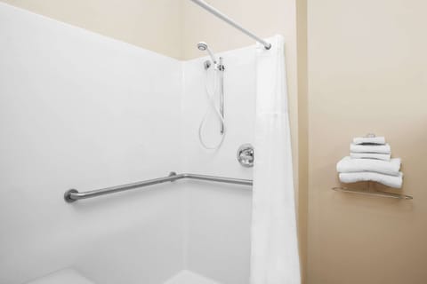 Room, 1 Queen Bed, Accessible, Non Smoking (Roll-In Shower) | Blackout drapes, iron/ironing board, free WiFi, bed sheets