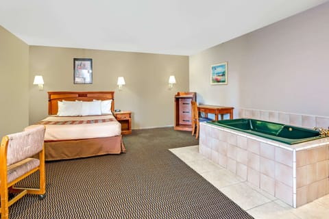 Studio Suite, 1 King Bed, Non Smoking, Jetted Tub | Blackout drapes, iron/ironing board, free cribs/infant beds