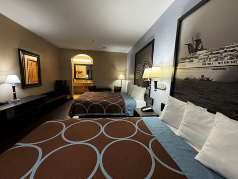 Room, 1 Queen Bed, Accessible, Non Smoking (Roll-In Shower) | Laptop workspace, WiFi (free), individually decorated