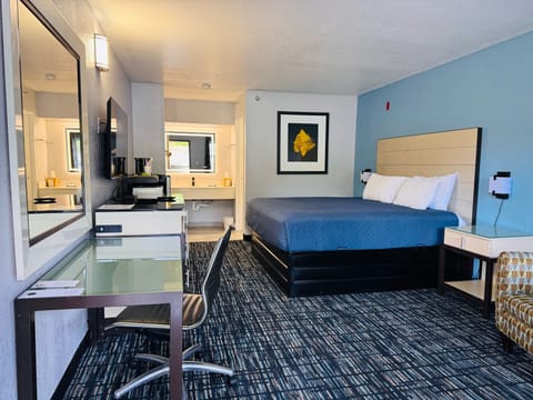 Deluxe King Room, 1 King Bed, Refrigerator (Full Hot Breakfast Included) | Iron/ironing board, free WiFi, bed sheets