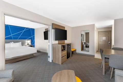 Suite, 1 King Bed, Non Smoking | Desk, iron/ironing board, free WiFi, bed sheets