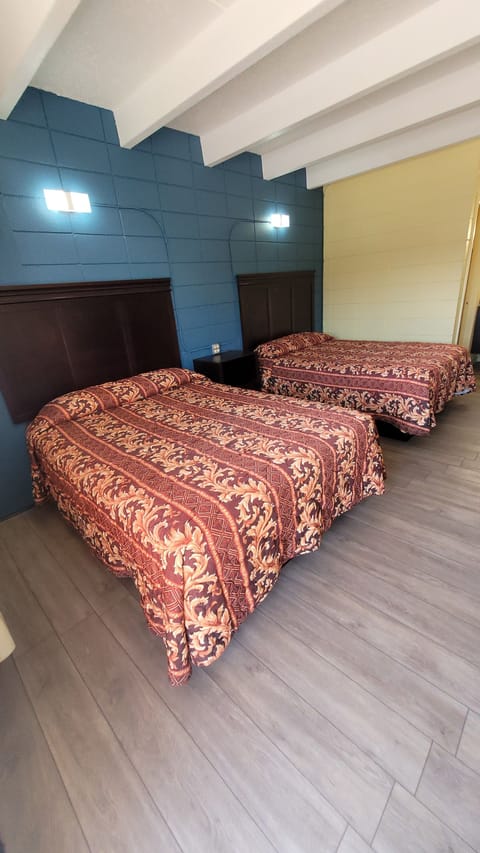 Blackout drapes, free WiFi, bed sheets