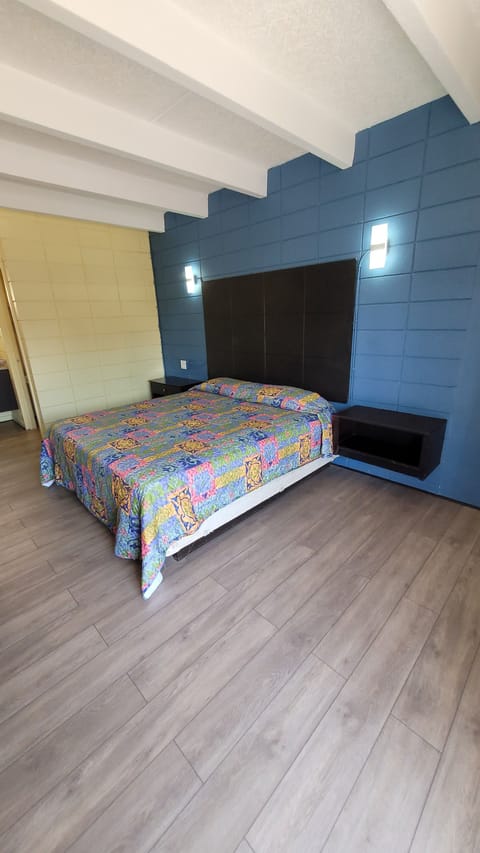 Basic Single Room | Blackout drapes, free WiFi, bed sheets