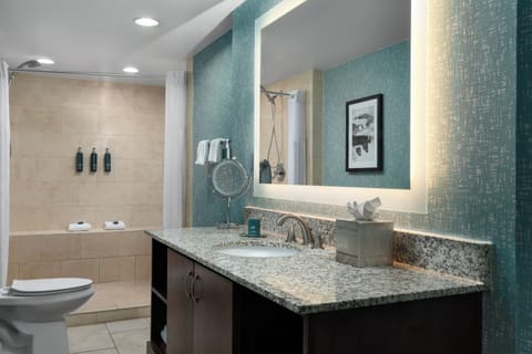 Junior Suite, 1 King Bed | Bathroom | Designer toiletries, hair dryer, towels