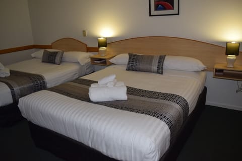 Twin Share Room | Desk, soundproofing, iron/ironing board, WiFi (free)