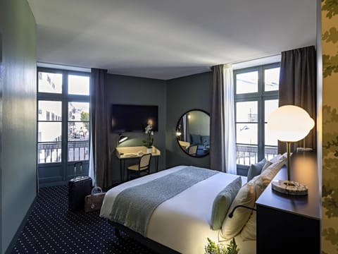 Premium bedding, pillowtop beds, in-room safe, desk