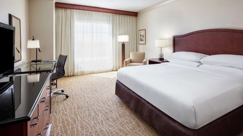 Premium bedding, in-room safe, desk, laptop workspace