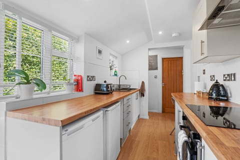 Comfort House, Ensuite | Shared kitchen