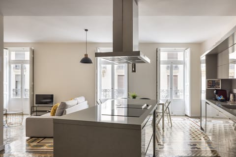 Deluxe Apartment, 2 Bathrooms, City View | Private kitchen | Fridge, microwave, oven, stovetop