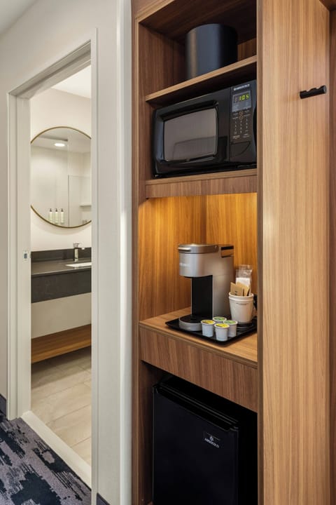 Free cribs/infant beds, bed sheets