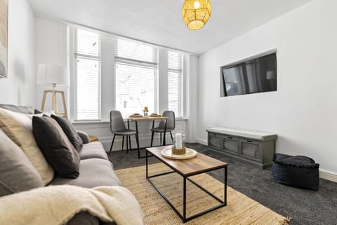 Apartment, Private Bathroom | Lounge