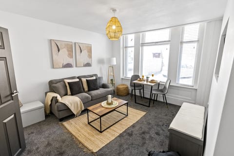 Apartment, Private Bathroom | Lounge