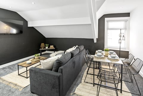 Apartment, Private Bathroom | Lounge