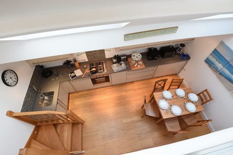 Fridge, dishwasher, cookware/dishes/utensils