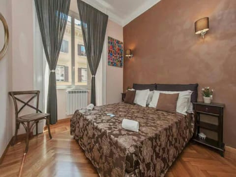Comfort Double Room, City View | Minibar, individually decorated, individually furnished, desk