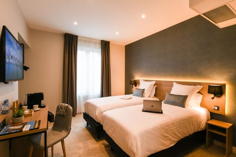 Deluxe Room, 2 Twin Beds, Non Smoking | Premium bedding, pillowtop beds, in-room safe, desk