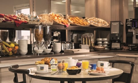 Daily buffet breakfast (EUR 9.90 per person)