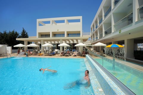 Seasonal outdoor pool, pool umbrellas, sun loungers