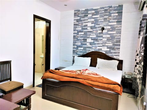 Deluxe Double Room | Egyptian cotton sheets, premium bedding, desk, free WiFi