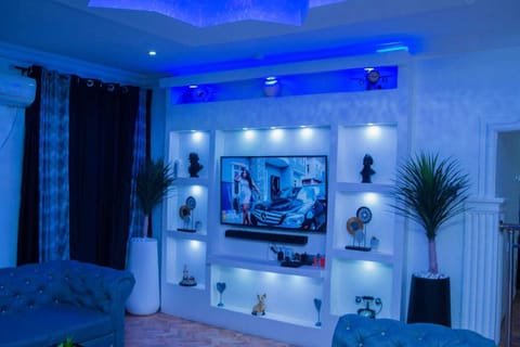 House | 3 bedrooms, iron/ironing board, free WiFi, bed sheets