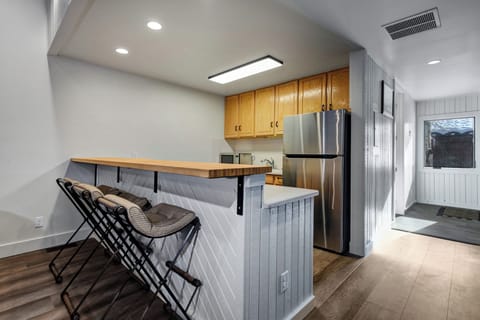 Studio | Private kitchen | Full-size fridge, oven, stovetop, coffee/tea maker