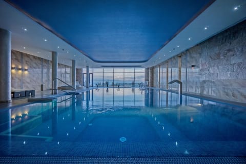Indoor pool, sun loungers