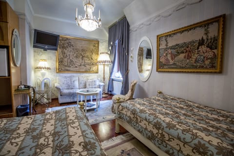 Standard Room | Minibar, individually decorated, individually furnished