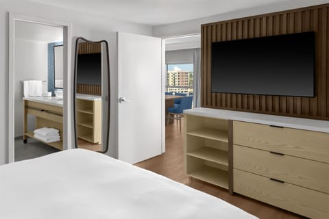 Junior Suite, Non Smoking | Premium bedding, pillowtop beds, in-room safe, blackout drapes