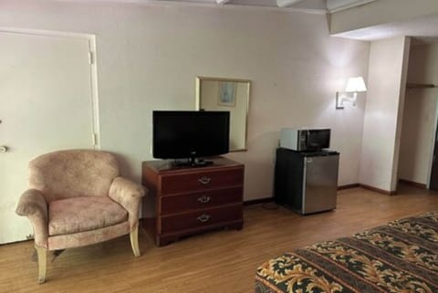 Room, 2 Queen Beds, Non Smoking | Iron/ironing board, bed sheets