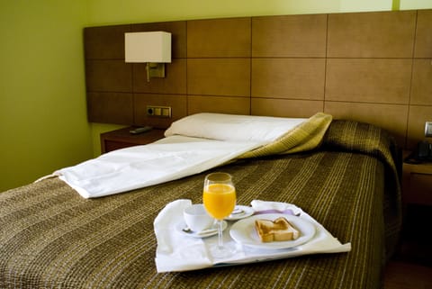 In-room safe, desk, soundproofing, cribs/infant beds