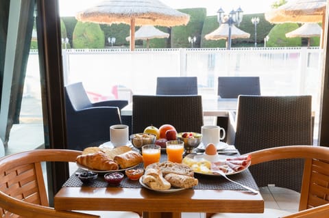 Daily buffet breakfast (EUR 18 per person)