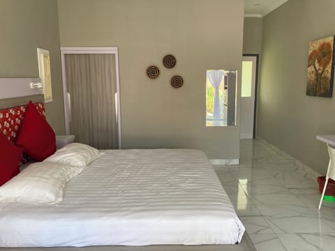 Premium bedding, Tempur-Pedic beds, in-room safe, individually decorated