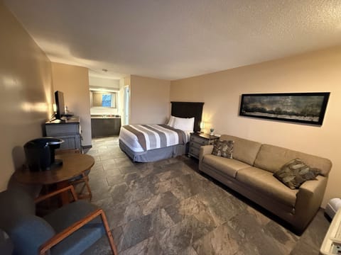 Premium Studio Suite | Individually decorated, individually furnished, laptop workspace