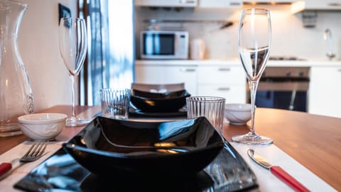 Classic Studio (0 Bedroom) | Dining