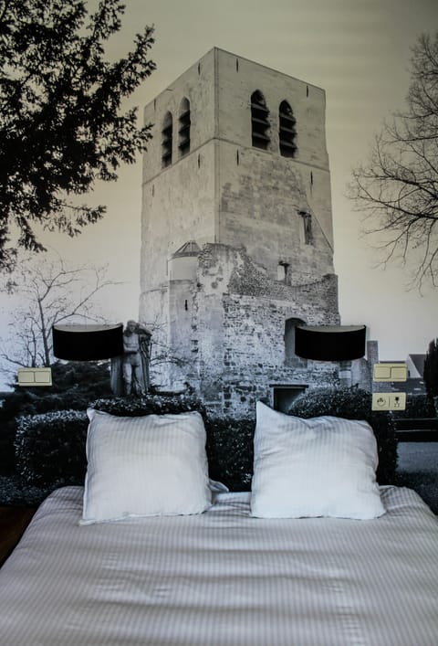 Desk, blackout drapes, free WiFi, bed sheets