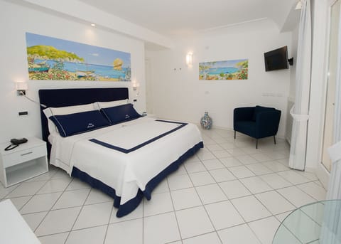 Double Room | Premium bedding, minibar, in-room safe, soundproofing