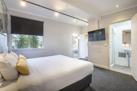 Studio King | Desk, iron/ironing board, WiFi (free), bed sheets