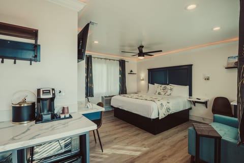 Comfort King Suite - No Pets, Non-Smoking | Pillowtop beds, desk, laptop workspace, blackout drapes