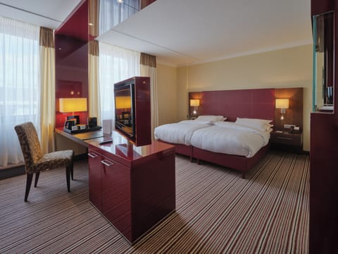 Executive Suite (Junior) | Premium bedding, minibar, in-room safe, individually decorated