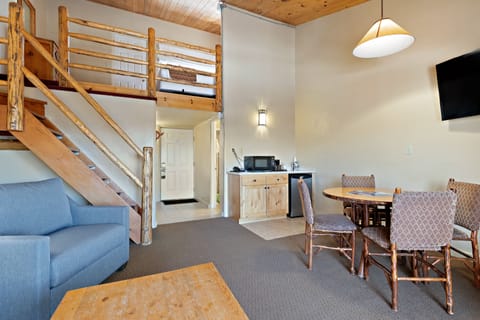 Sioux Lodge Loft | Living area | Flat-screen TV, pay movies
